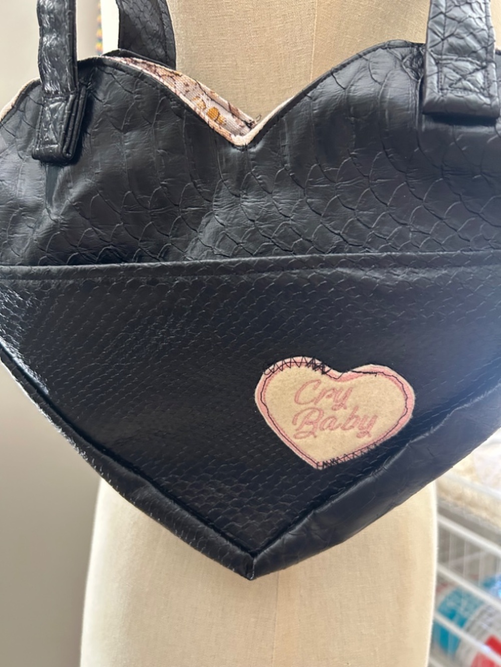 Vintage y2k heart faux leather purse - Picture 4 of 7